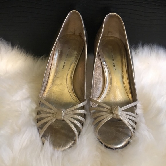 Banana Republic Shoes - Gold Banana Republic Heels